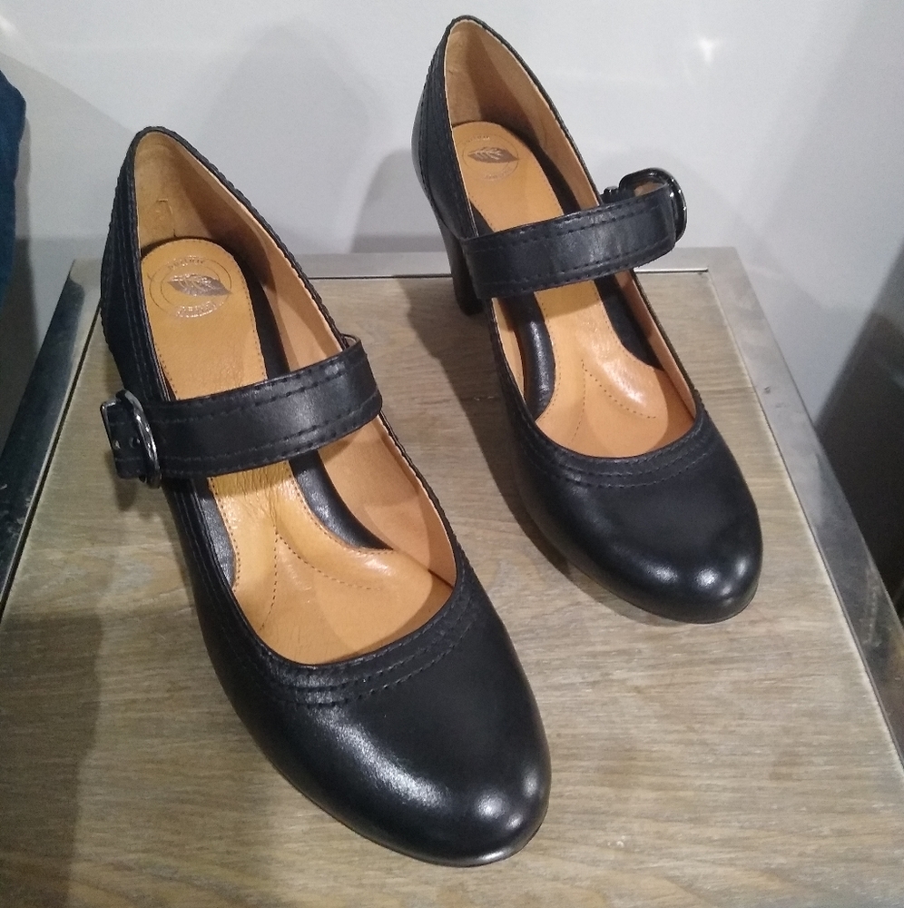 Nurture Mary Janes